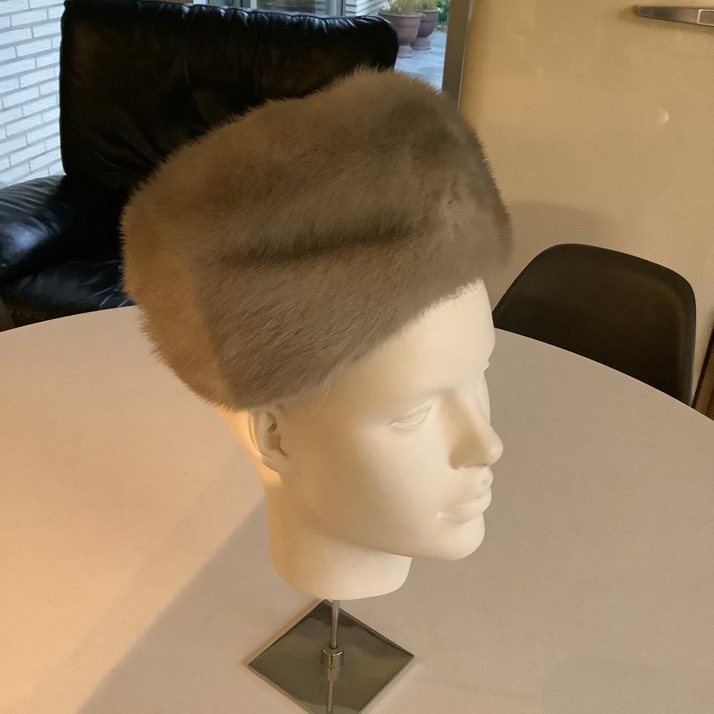 Bonnet pour femme, Enlèvement ou Envoi, Comme neuf