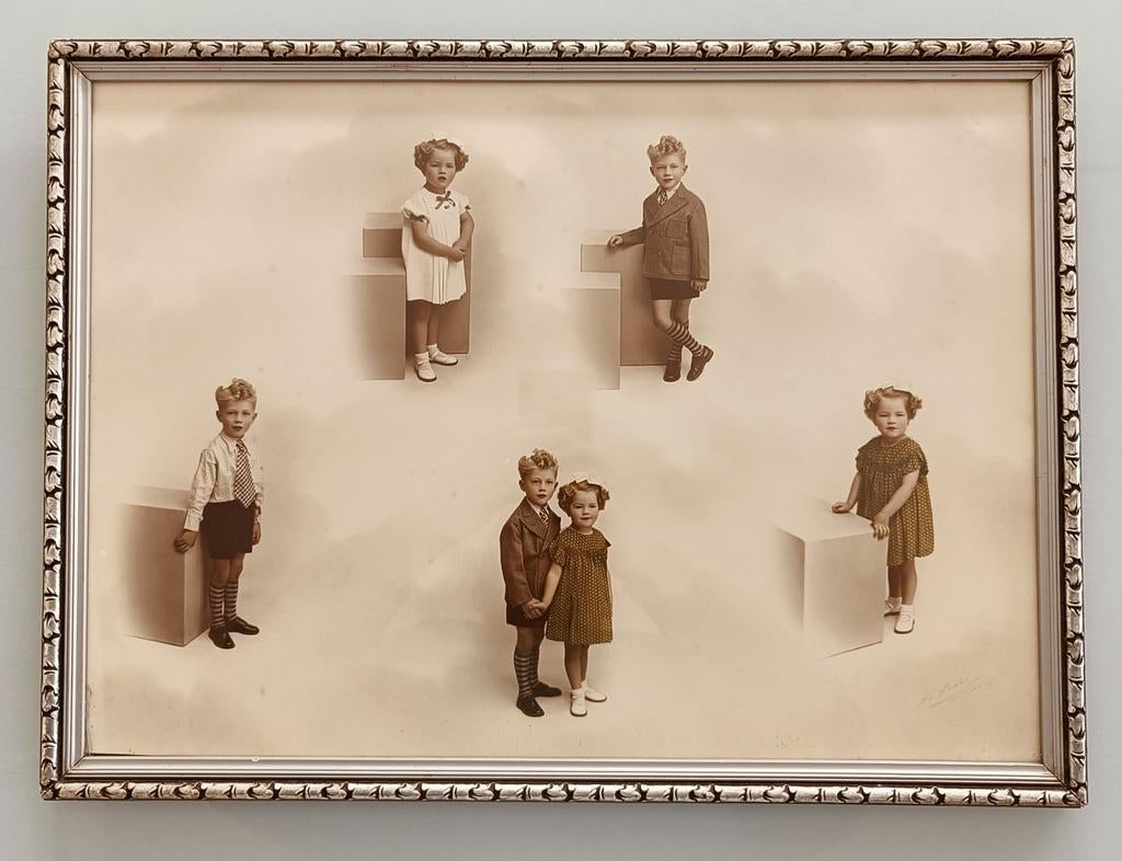 Oude kader met kinderportretten., Antiek en Kunst, Antiek | Woonaccessoires, Ophalen of Verzenden