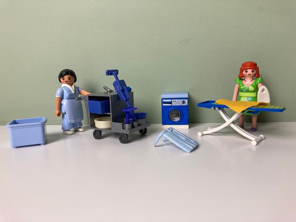 Playmobil poetsvrouw en strijkdame met toebehoren, Ophalen of Verzenden, Zo goed als nieuw, Los Playmobil