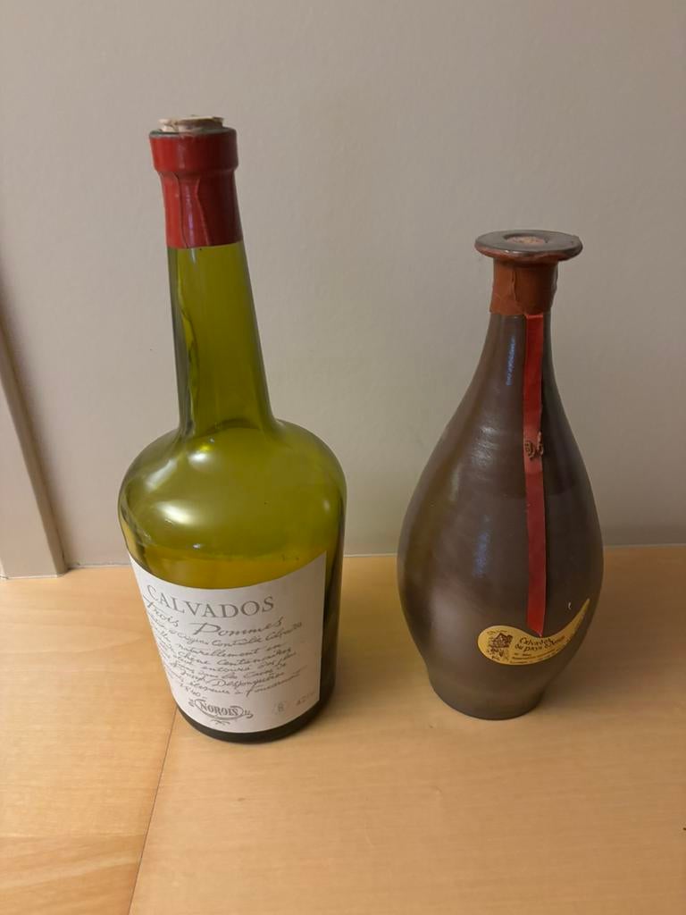 Bouteilles de calvados vides, Enlèvement ou Envoi