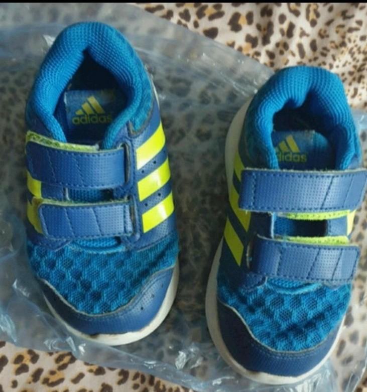 Basket adidas 23, Enlèvement ou Envoi, Comme neuf