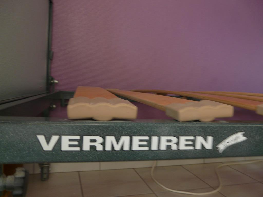 VERMEIREN 1p. bed in hoogte verstelbaar en op wieltjes, Ophalen, 90 cm, Eenpersoons, 210 cm
