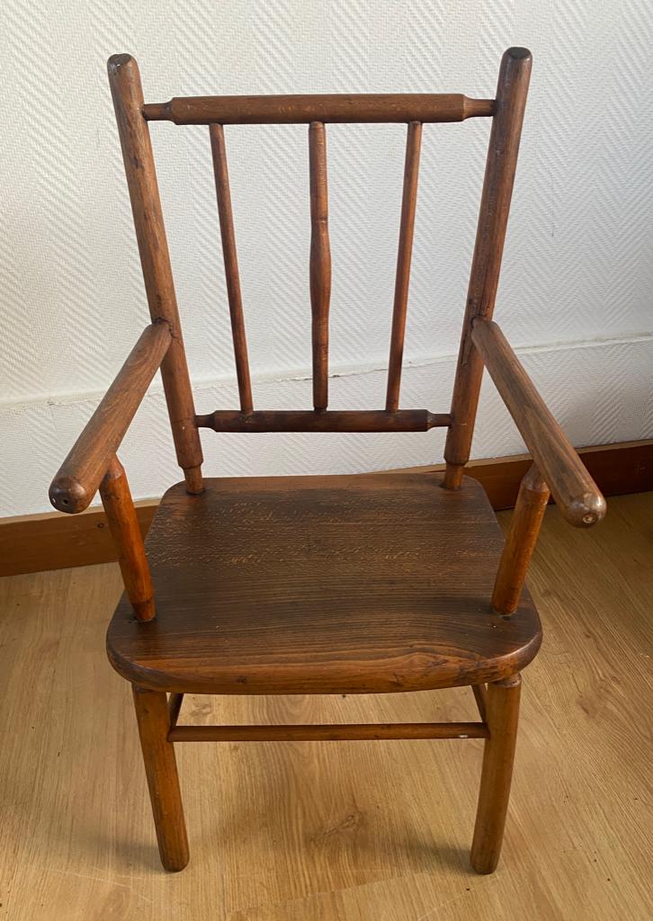 vintage massief houten kinderstoel met armleuning, Ophalen