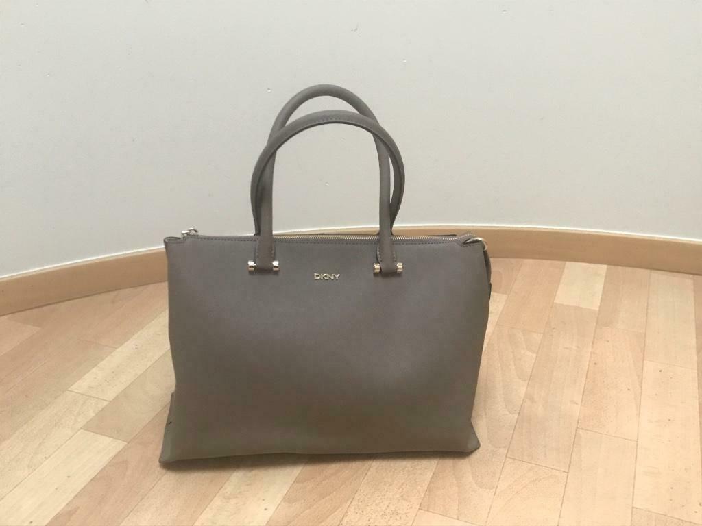 DKNY lederen handtas taupe, Handtassen en Accessoires, Tassen | Damestassen, Ophalen, Zo goed als nieuw, Overige kleuren, Handtas