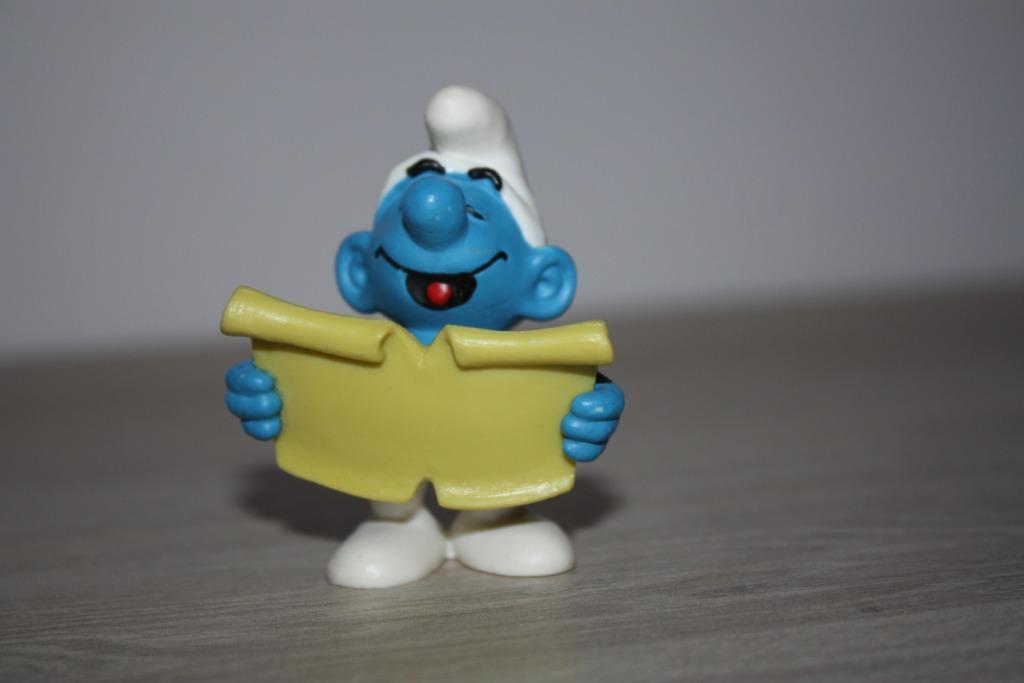 Zanger smurf , 1978 , variant , Blanco muziekblad , schleich, Verzamelen, Smurfen, Ophalen of Verzenden, Zo goed als nieuw, Muzieksmurf