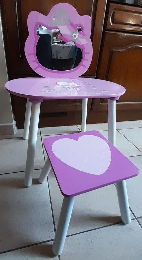 Hello Kitty make up tafel met stoeltje, Ophalen, Zo goed als nieuw