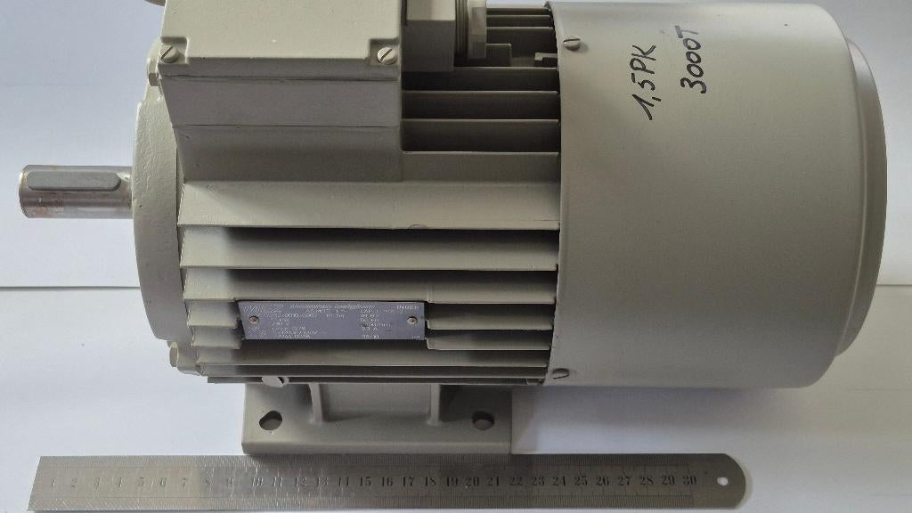 Elektromotor 1,1kW 1,5PK 2850tpm 230V mono, Ophalen, Zo goed als nieuw