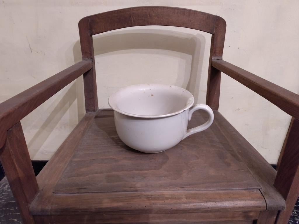 Antieke toiletstoel met po in porselein Moulin des Loups, Ophalen