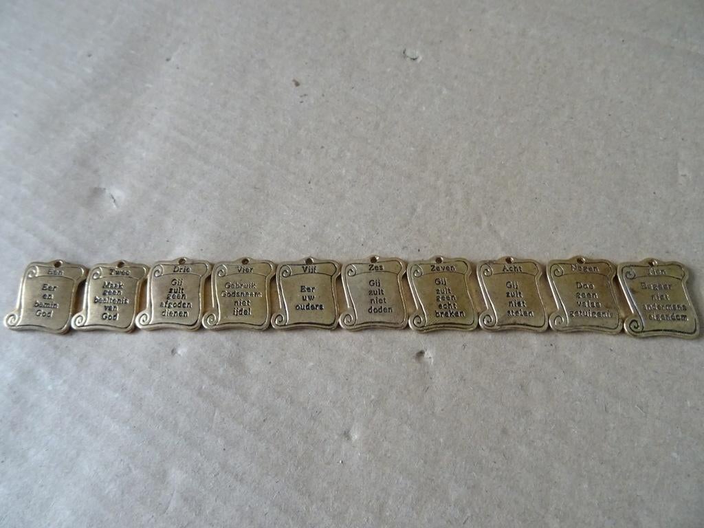 Vintage koperen medaillon medaillons met de Tien geboden, Ophalen of Verzenden, Zo goed als nieuw, Sieraad, Christendom | Katholiek