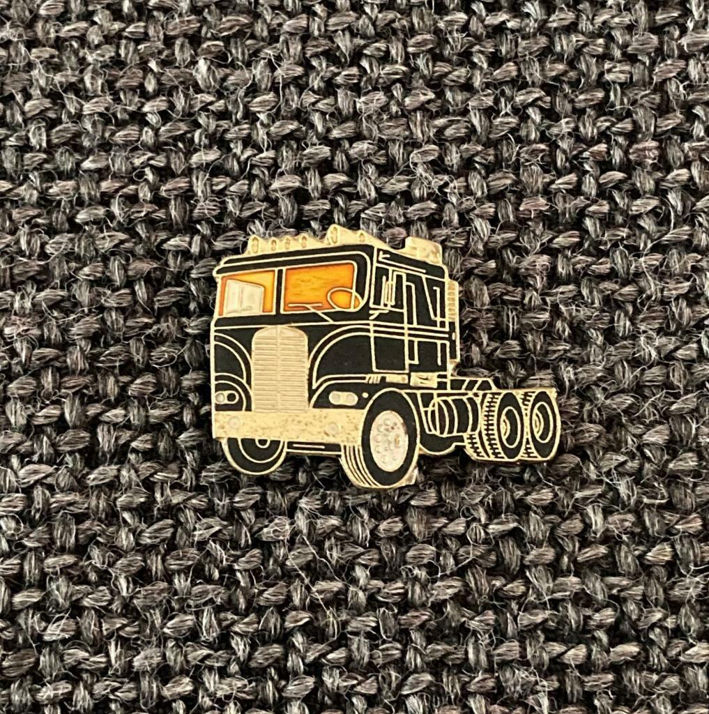 PIN - TRUCK - CAMION, Envoi, Comme neuf, Transport, Insigne ou Pin's