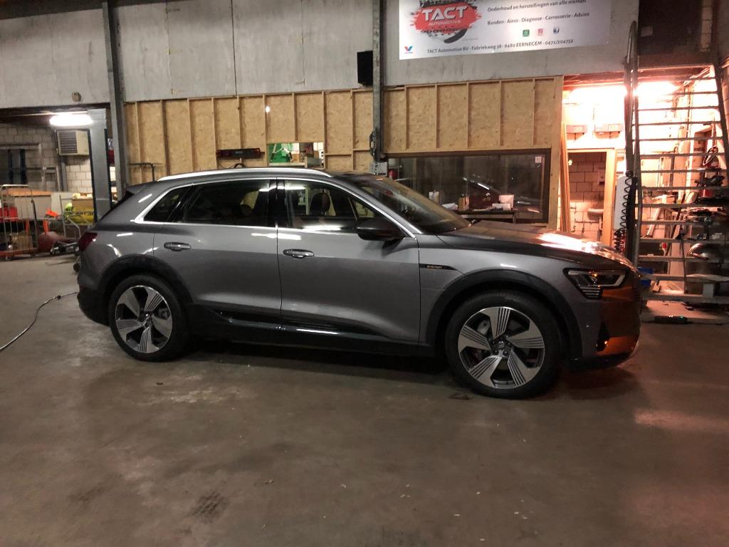 Audi (Q8) Etron, Auto's, Automaat, 230 kW, Leder, 5 zetels