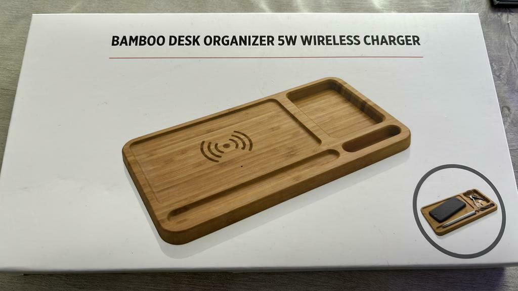 Organisateur de bureau en bambou avec chargeur gsm sans fil., Télécoms, Téléphonie mobile | Chargeurs pour téléphone, Neuf