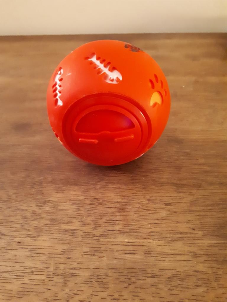 Snackbal- voerbal - speeltje, Dieren en Toebehoren, Kattenspeelgoed, Ophalen of Verzenden, Nieuw, Speelbal