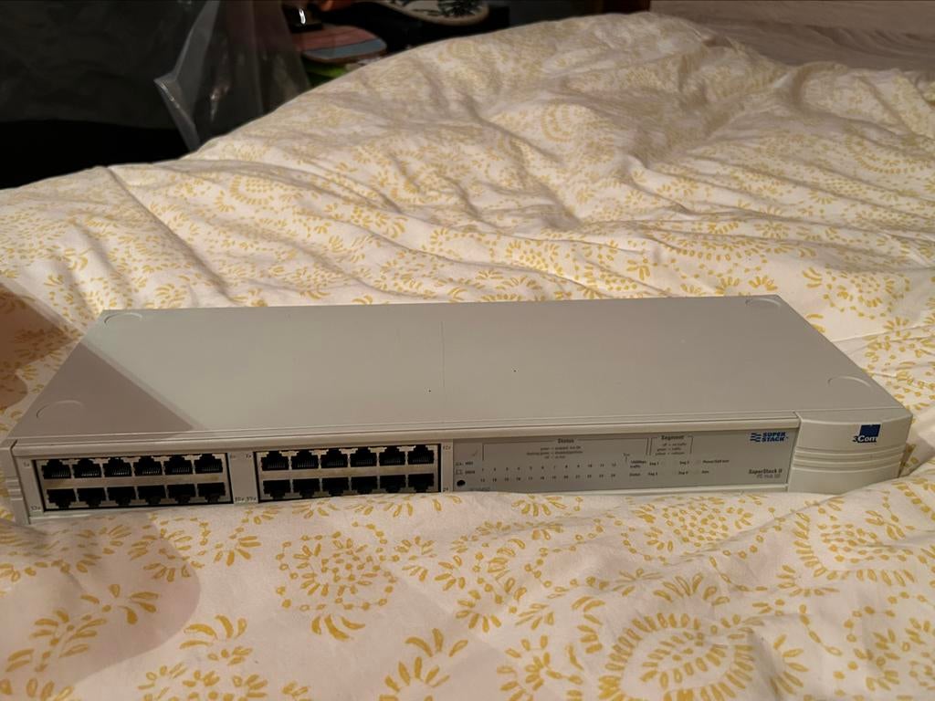 24 poorts Netwerk switch 3com super stack II, Ophalen of Verzenden, Zo goed als nieuw