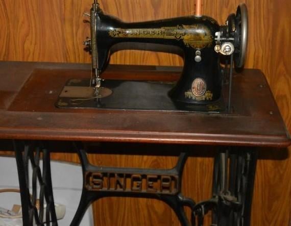 oude Singer naaimachine met houten cover, Antiek en Kunst, Ophalen