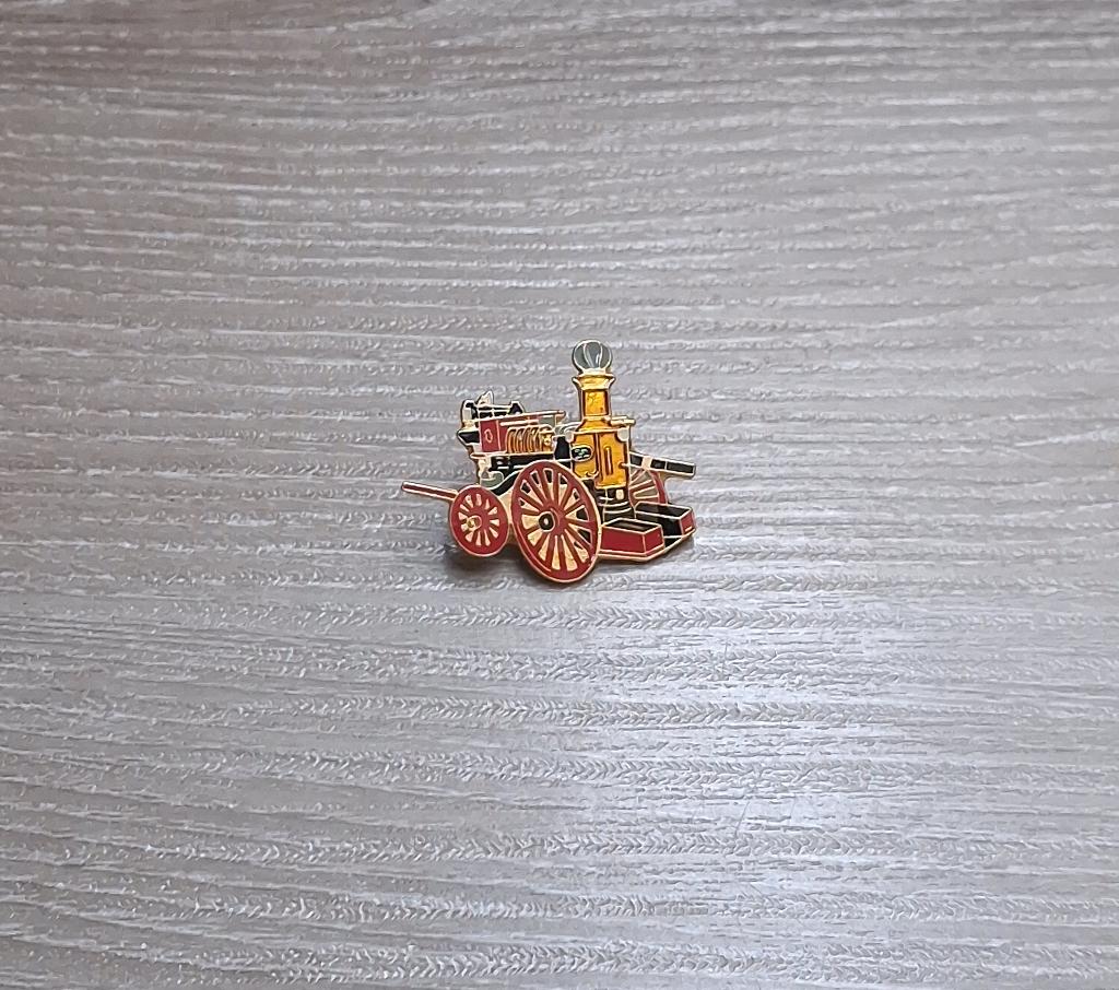 PIN - KOETS - CARROSSE, Envoi, Utilisé, Autres sujets/thèmes, Insigne ou Pin's