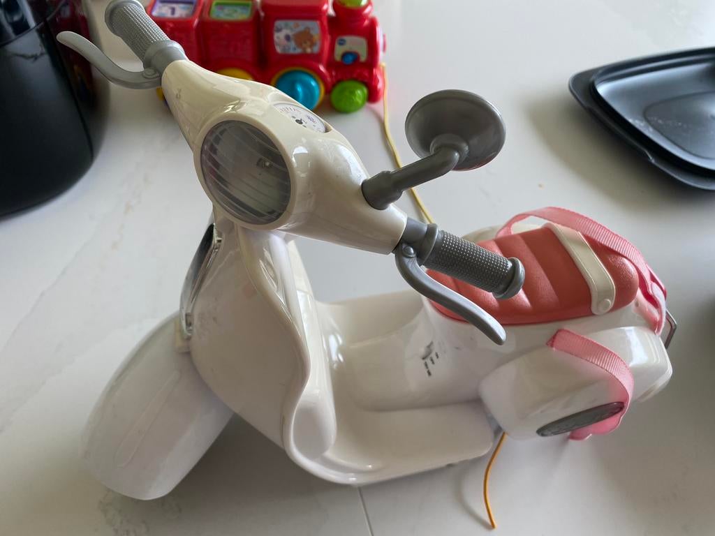 Babyborn scooter. Beetje vergeeld maar werkt perfect!, Ophalen of Verzenden, Gebruikt