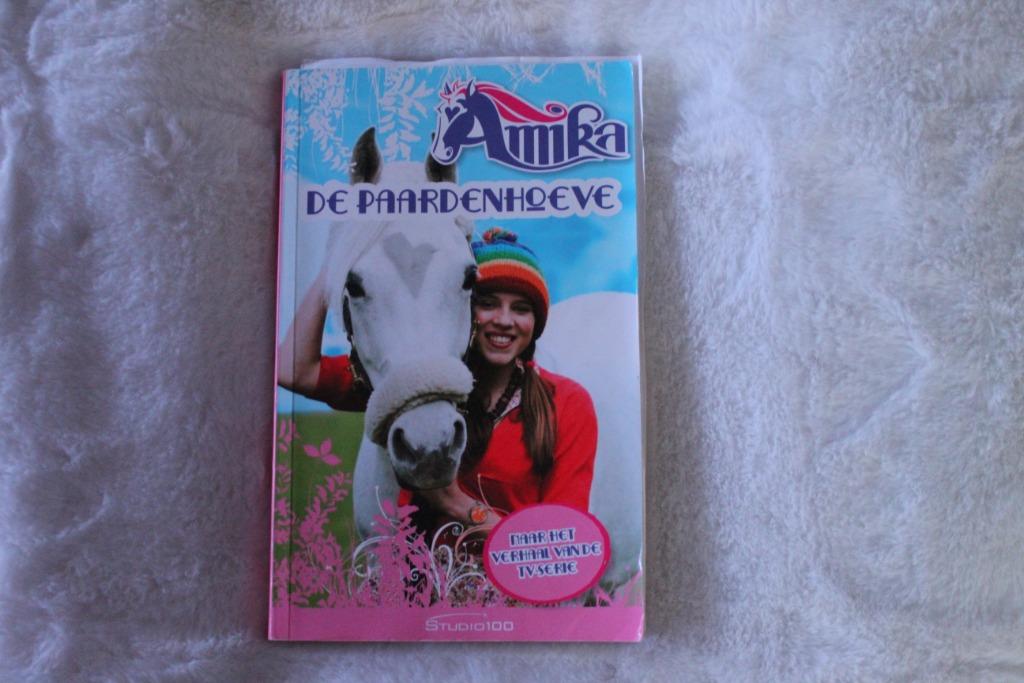 Boek 'Amika', Ophalen of Verzenden, Gelezen, Fictie algemeen