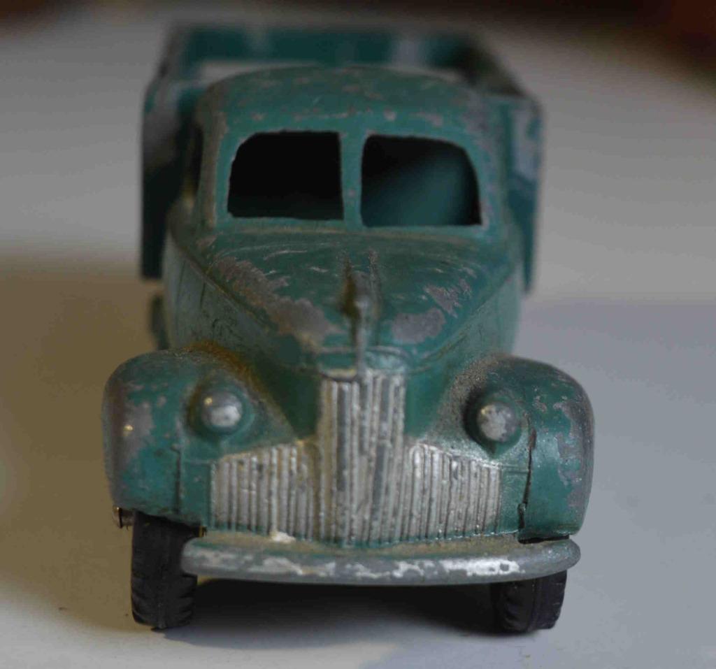 dinky toys truck gemaakt in Frankrijk door Meccano, Hobby en Vrije tijd, Modelauto's | 1:43, Ophalen of Verzenden, Gebruikt, Bus of Vrachtwagen