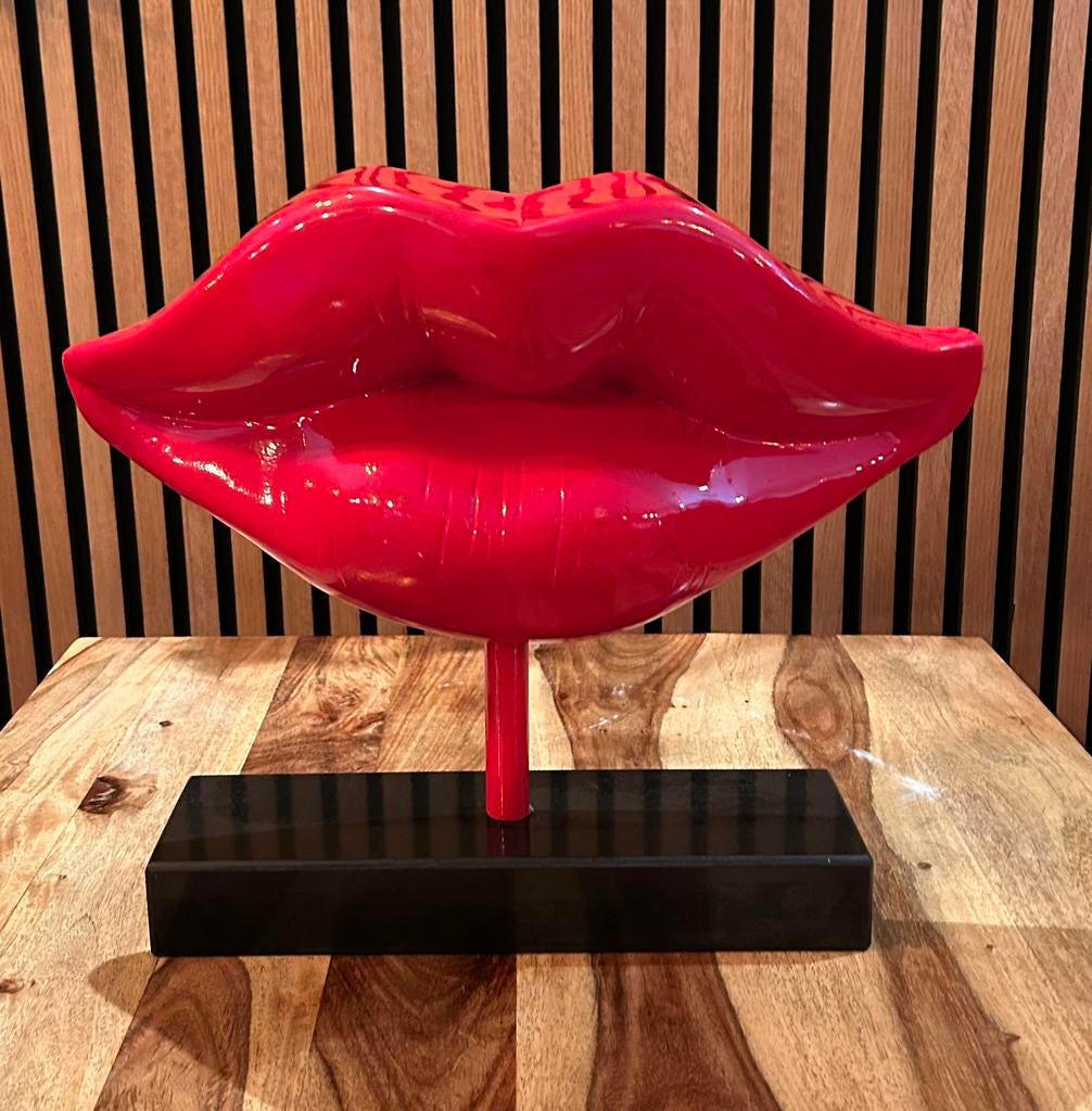 Big Lips sculpture, Ophalen