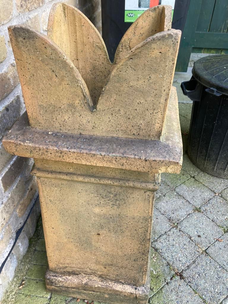 Oude terracotta schouw, Enlèvement