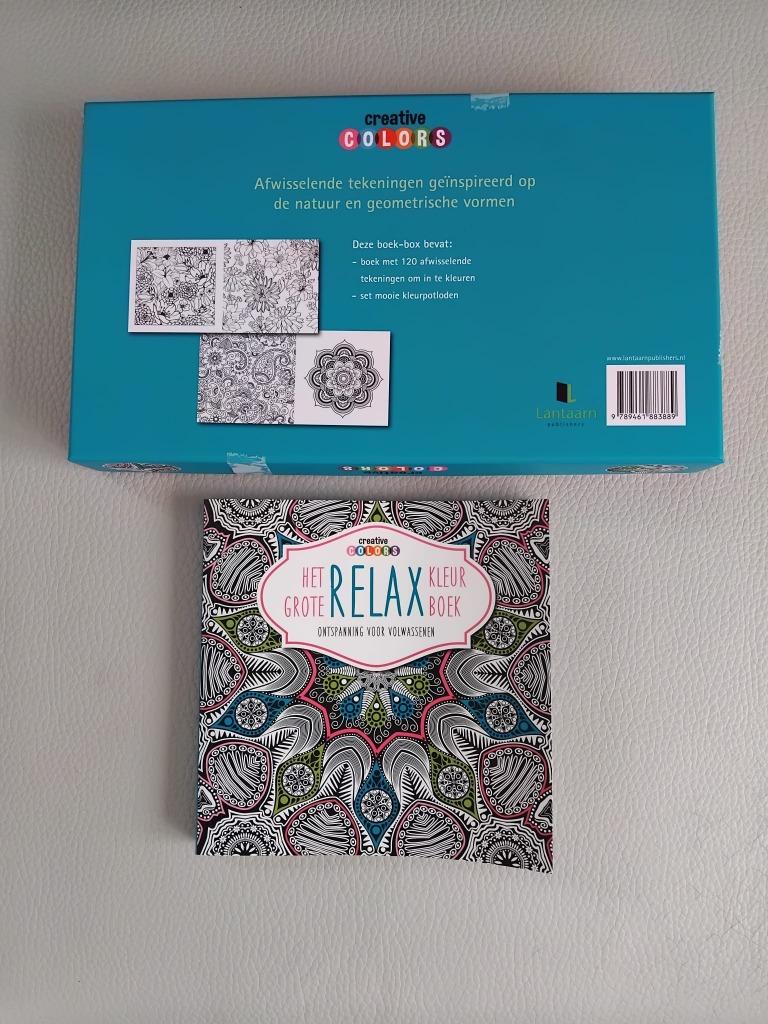 Luxe kleurboek voor volwassenen met kleurpotloden., Ophalen of Verzenden, Zo goed als nieuw, Papier, Schets- of Tekenboek