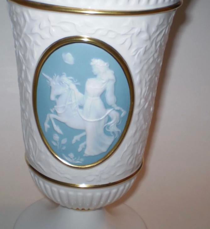 Vase the lady and the unicorn, Gebruikt, Wit, Aardewerk of Porselein