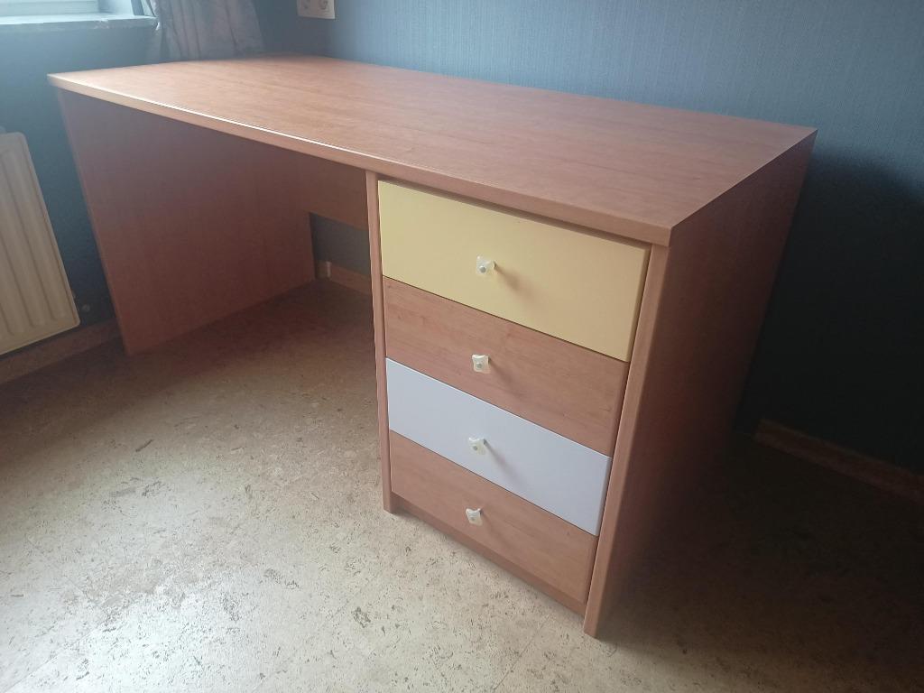 bureau met / zonder bureaustoel, Huis en Inrichting, Bureaus, Ophalen, Zo goed als nieuw
