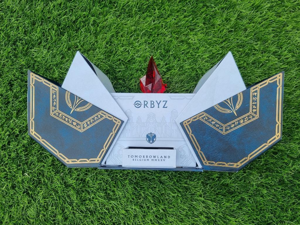 Tomorrowland treasure case 2025 ORBYZ, Ophalen of Verzenden