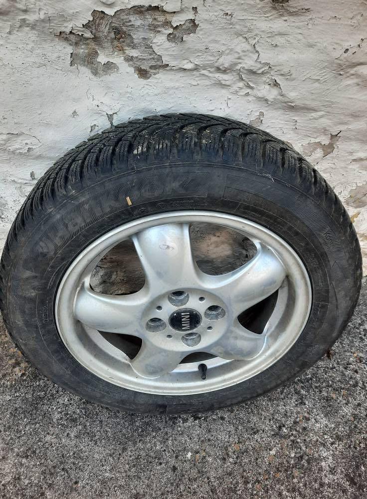 Pneus hiver avec jantes alu Mini Cooper 15 pouces, Autos : Pièces & Accessoires, Pneus & Jantes, Enlèvement, Pneus hiver, Pneu(s)