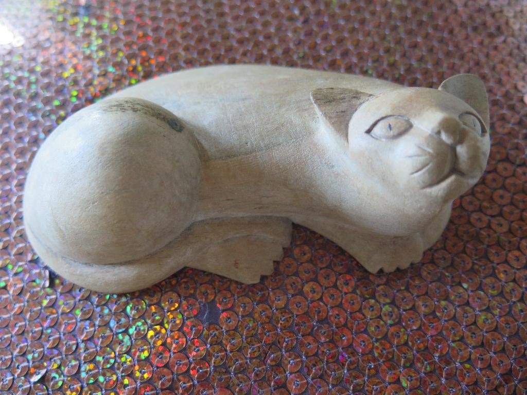 kat in hout, Ophalen of Verzenden, Zo goed als nieuw, Hond of Kat, Beeldje of Figuurtje