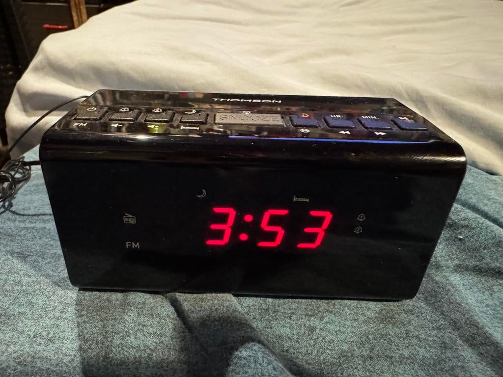 Radio-réveil alarme Thomson prod 2018, Electroménager, Enlèvement ou Envoi, Comme neuf, Digital
