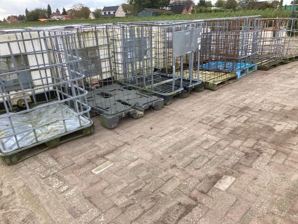 ijzeren bakken met pallet., Ophalen, Gebruikt