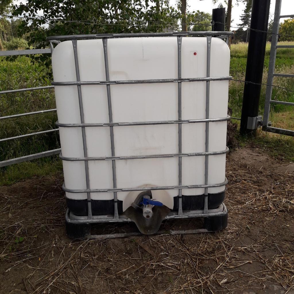 IBC box, Comme neuf, Synthétique, Avec robinet, Enlèvement