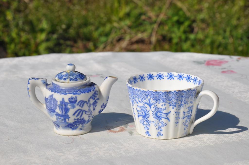 une porcelaine porcelaine + une mini cafetière accidentée, Enlèvement ou Envoi