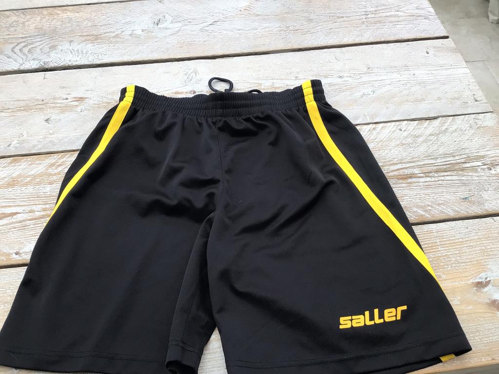 Saller voetbalshort Maat s, Zwart, Ophalen of Verzenden, Zo goed als nieuw, Maat 46 (S) of kleiner
