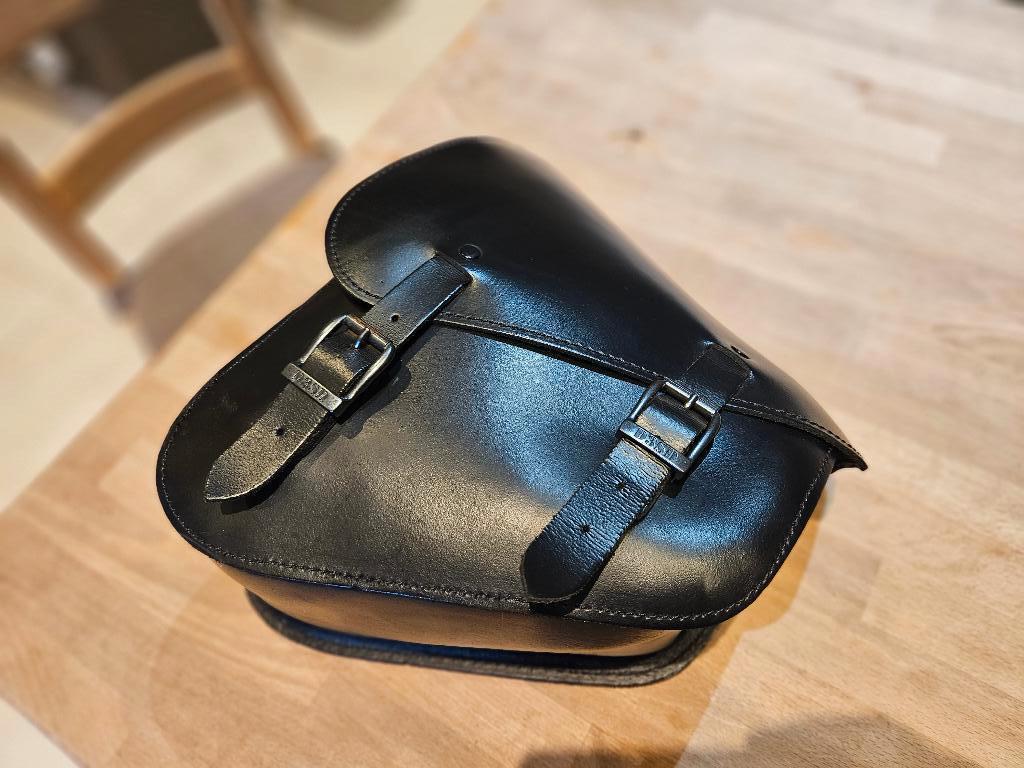 Lederen zijtas voor Harley Davidson softail, Motoren, Ophalen, Zo goed als nieuw