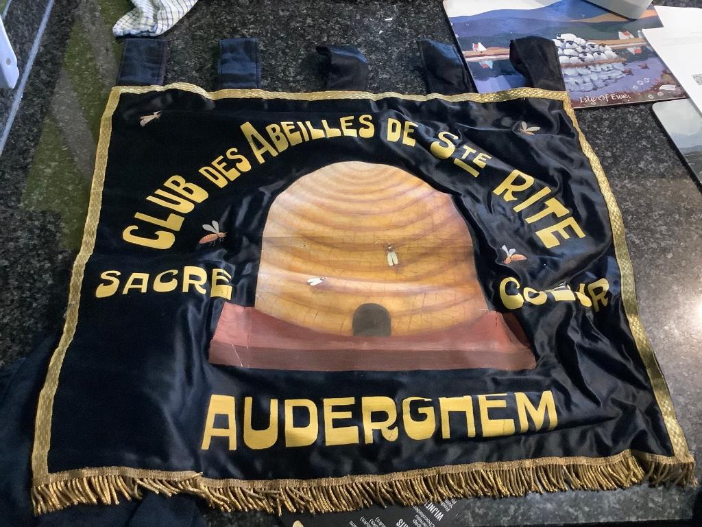 Vaandel club des abeilles de Ste Rite, Enlèvement ou Envoi, Comme neuf