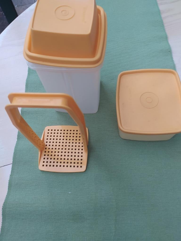 Tupperware zuurpot met lift.+ Diepvriesdoosje in dezelfde kl, Huis en Inrichting, Ophalen, Zo goed als nieuw, Geel