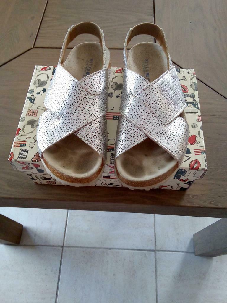 Sandalen, Kinderen en Baby's, Kinderkleding | Schoenen en Sokken, Ophalen