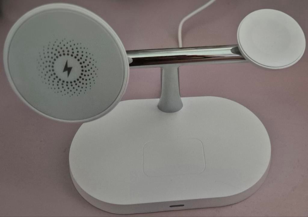Wireless charger for phone, watches and buds, Télécoms, Téléphonie mobile | Chargeurs pour téléphone, Enlèvement ou Envoi, Comme neuf