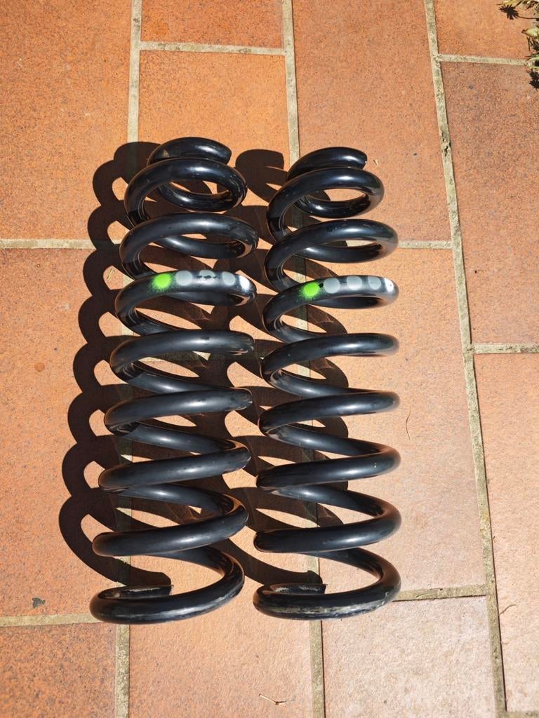 ressorts arrière pour Mercedes Classe C W205, Autos : Pièces & Accessoires, Suspension & Châssis, Mercedes-Benz, Utilisé, Enlèvement