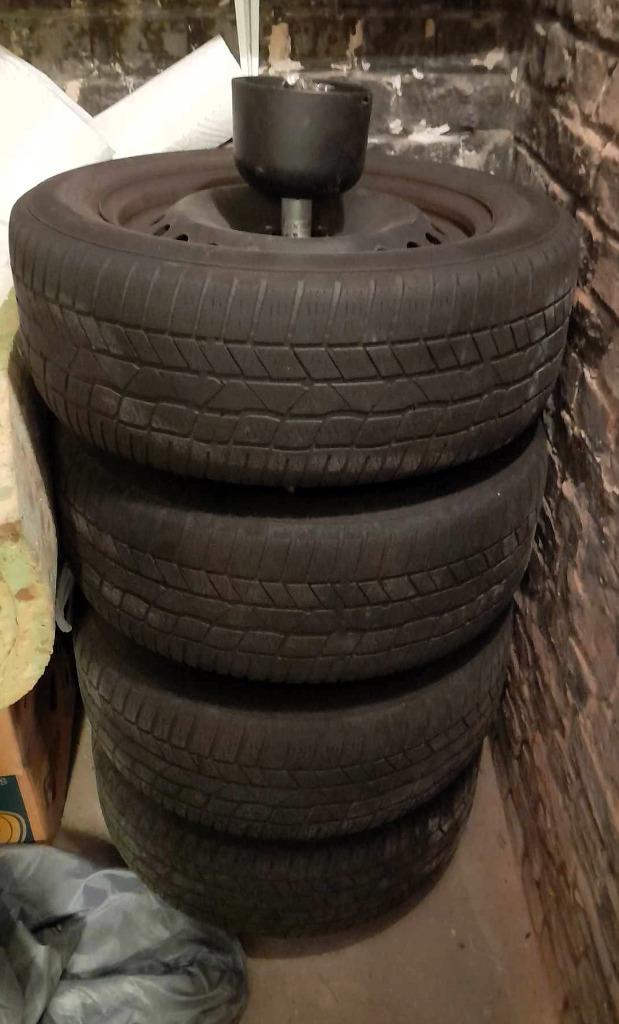 Pneus hiver sur jantes (Ford C-Max) + Disques de roue, Autos : Pièces & Accessoires, Pneus & Jantes, Jante(s), Pneus hiver, 16 pouces