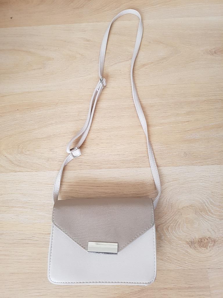 Handtas beige envelop, Handtassen en Accessoires, Tassen | Damestassen, Ophalen of Verzenden, Zo goed als nieuw, Beige, Handtas