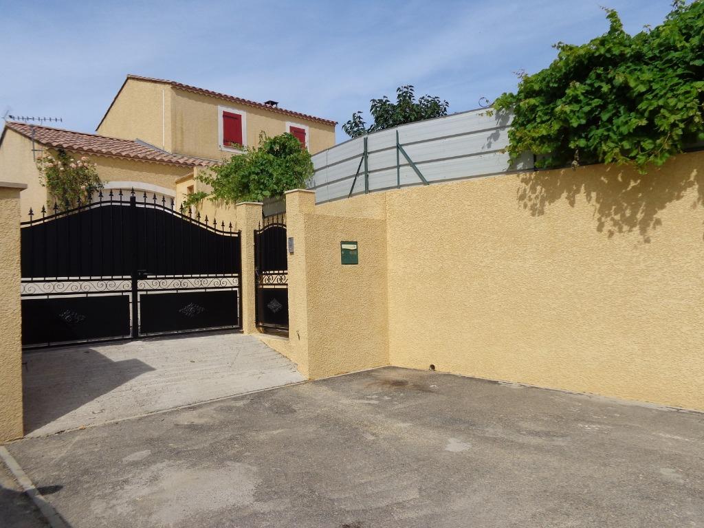 Comfortabele Villa in Beaucaire ( Gard ) LAST MINUTE, Open haard, Dorp, Provence en Côte d'Azur, Aan meer of rivier