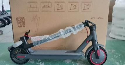 Trotinette neuve 10.5ah, Vélos & Vélomoteurs, Trottinettes, Neuf, Enlèvement ou Envoi