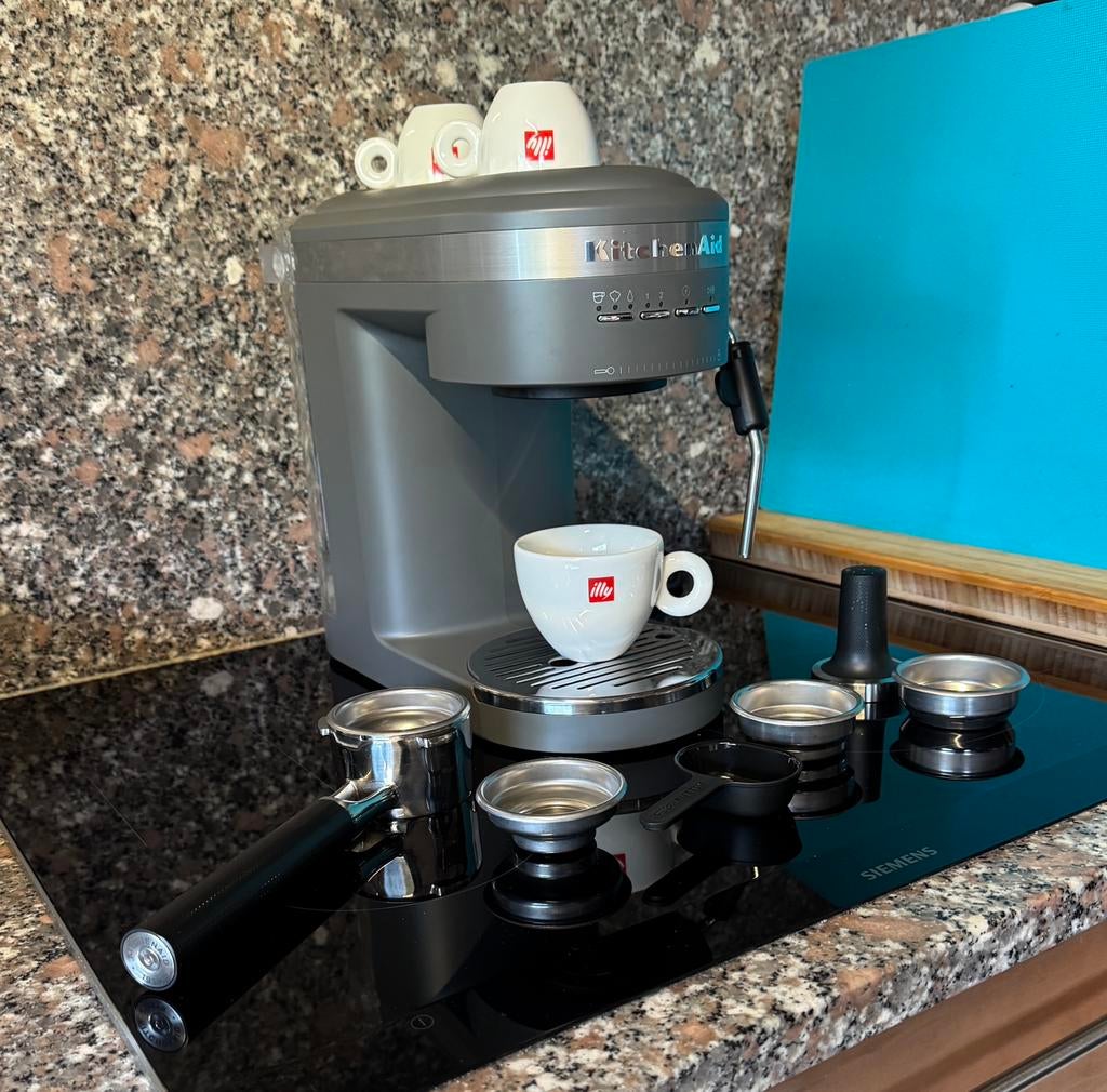Espressomachine KitchenAid 5KES6403EDG NIEUW, Elektronische apparatuur, Koffiezetapparaten, Ophalen, Gemalen koffie