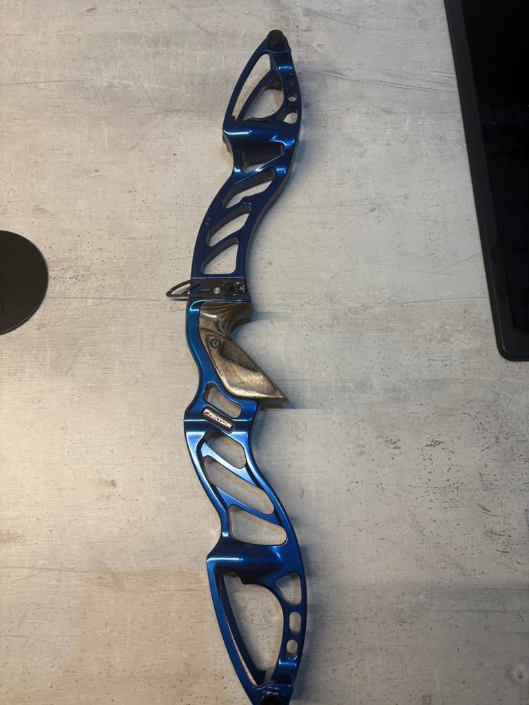 Hoyt faktor + formula X-tour, Sport en Fitness, Handboogschieten, Ophalen, Gebruikt, Recurveboog