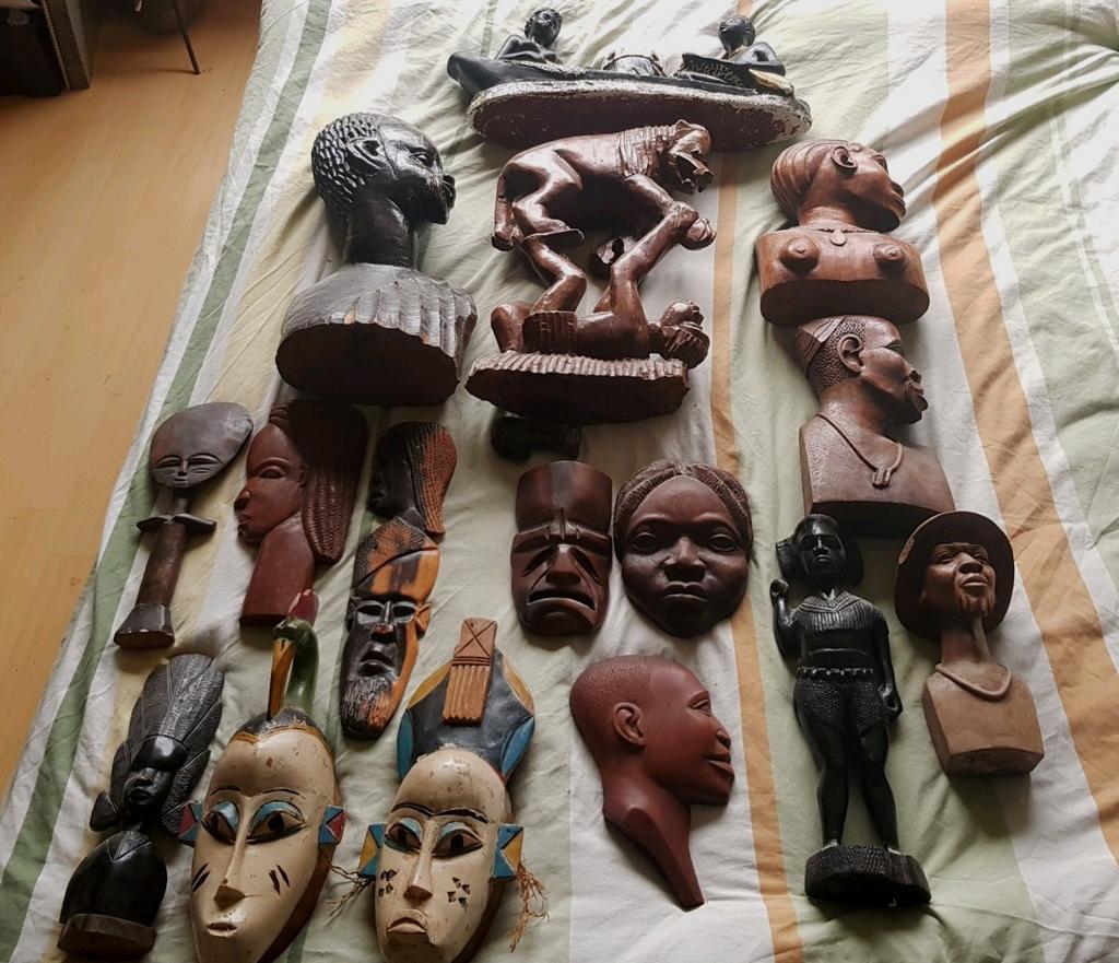 Heel veel uniek afrikaanse maskers, Ophalen