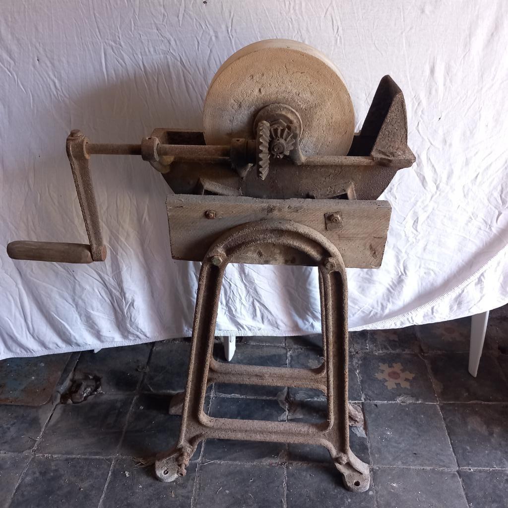 Ancienne meule à aiguiser, Enlèvement